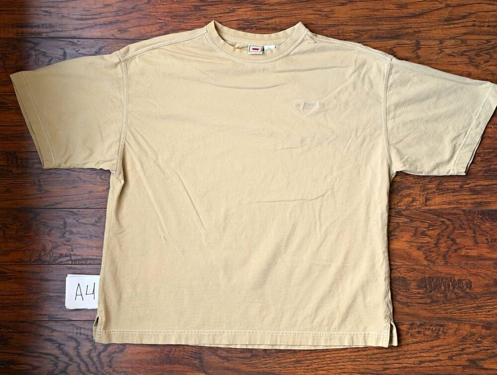Levi’s Authentic Jeanswear T Shirt Men’s XL Beige Embroidered Logo Oversized